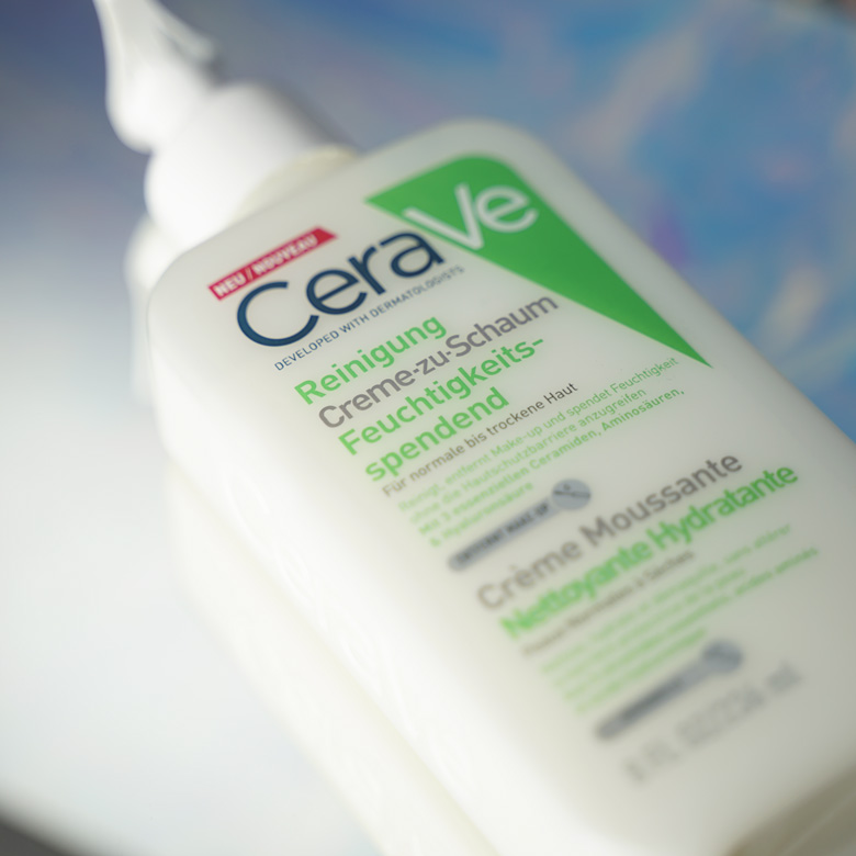 Greift die Hautbarriere nicht an: Der Cream-to-foam Cleanser von Cerave.